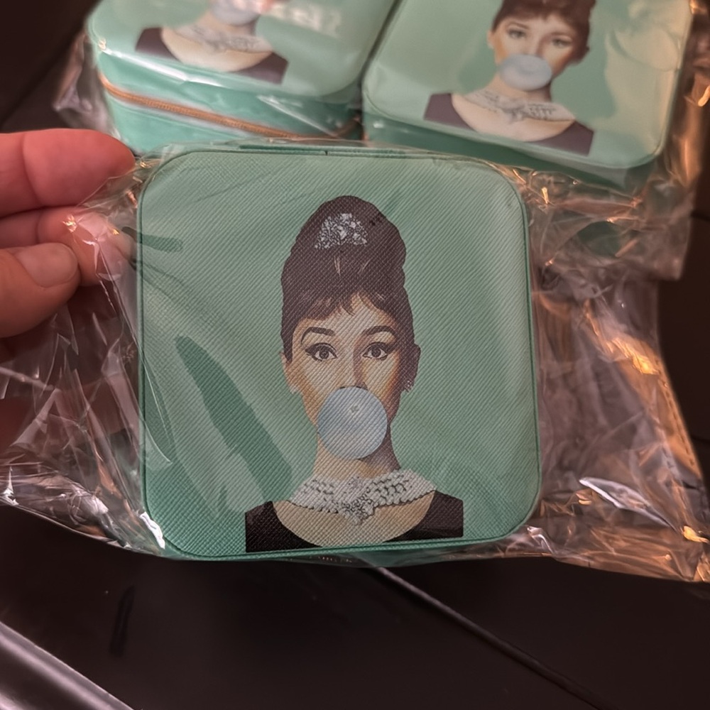Audrey Hepburn Stylish Tiffany Fashion Blue Small Jewelry Box NWT - Picture 6 of 6